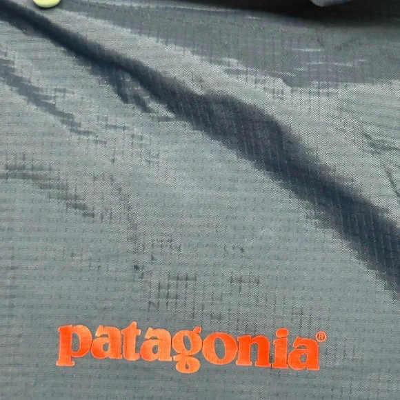 Patagonia Men's Navy Hooded Raincoat - Picture 7 of 7